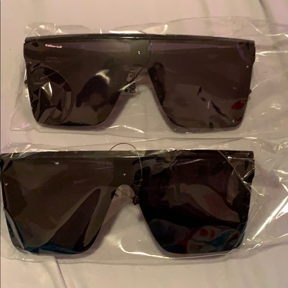 Red & green glasses - Picture 2 of 6